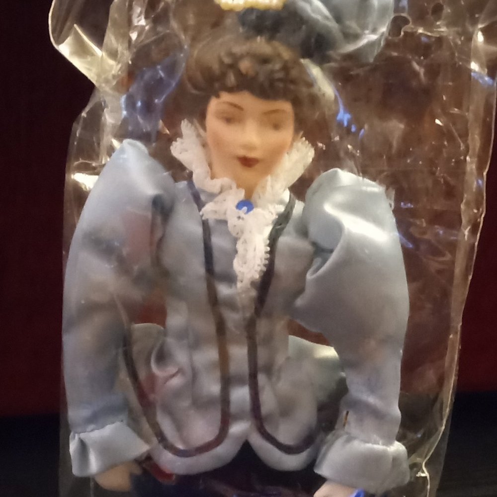 NEW SEALED - Vintage Avon Porcelain Doll - Fashion of American Times